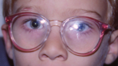 Tres ejemplos de monturas inadecuadas para niños 